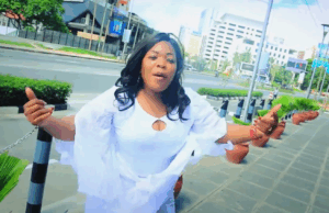 Flora Mwenda – Amefanya Yesu Flora Mwenda – Amefanya Yesu