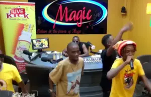 Dogo Mallo – Vitoto vya 2000 (Show Live) Kibati cha Uruguai Dogo Mallo – Vitoto vya 2000 (Show Live) Kibati cha Uruguai